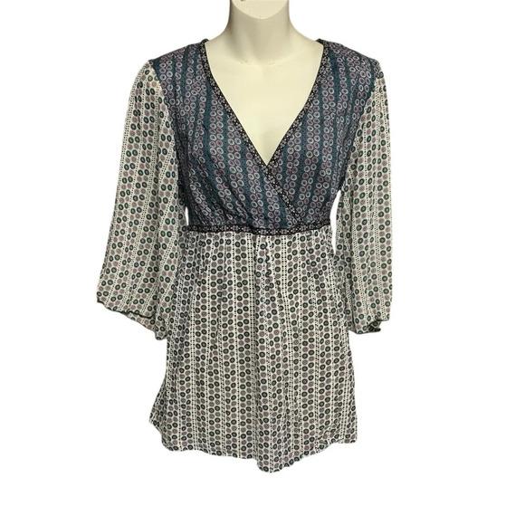 H&M Multicolor Patterned Blouse deep V neck tie back 3/4 sleeves - Picture 1 of 8